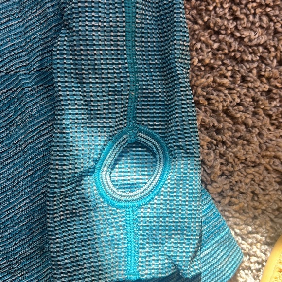 Lululemon shirt with thumb holes - Picture 2 of 2